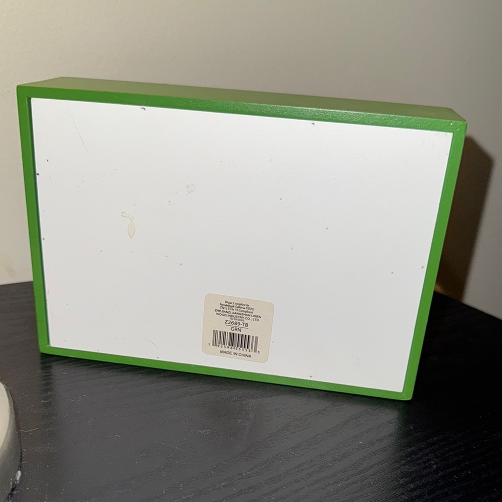 NWOT Wooden Green and White Clover Inset Box Sign Decor with Good Friends Quote - Picture 3 of 13